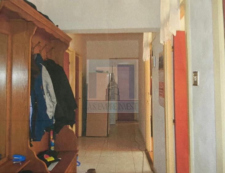 Apartament cu 3 camere decomandat în Calea București