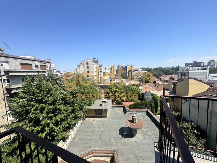 Apartament cu 3 camere semidecomandat în Cișmigiu