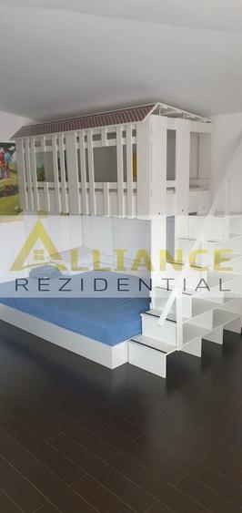Apartament cu 5 camere decomandat, mobilat în Central