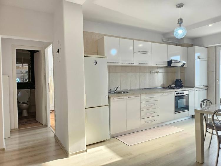 Apartament cu 3 camere decomandat, mobilat în Popa Șapcă