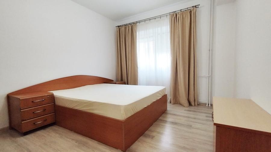 Apartament cu 3 camere semidecomandat în Calea Călărașilor