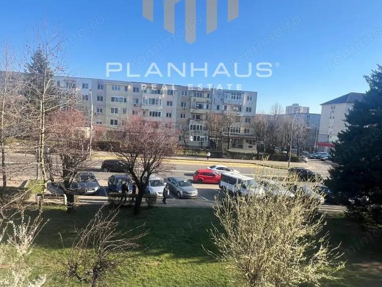 Apartament cu 4 camere decomandat în Central