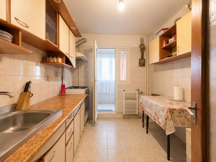 Apartament cu 3 camere decomandat în Compozitorilor