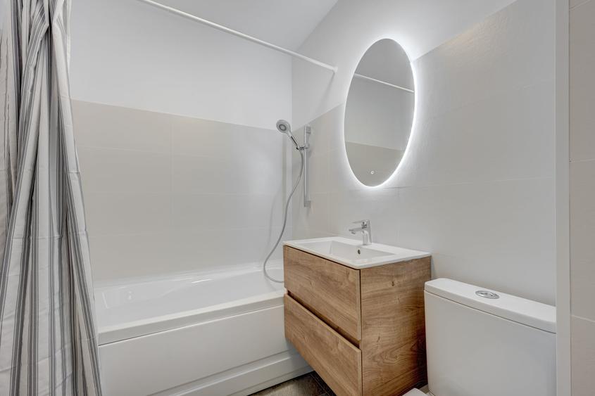 Apartament cu 2 camere semidecomandat în Basarabia