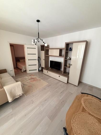 Inchiriez apartament cu 2 camere - 1