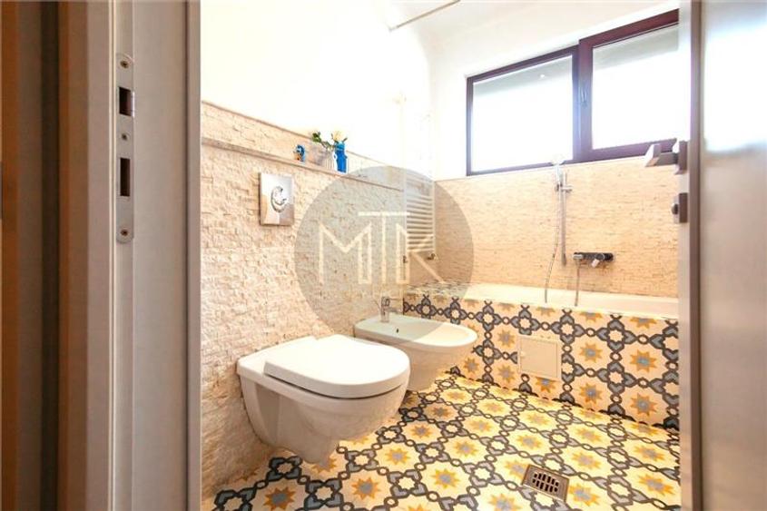 Casă individuală cu 6 camere cu Canalizare în Pipera