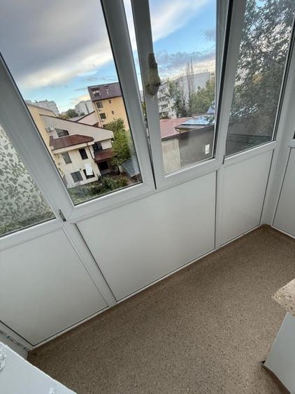 Apartament cu 2 camere semidecomandat, mobilat în Vitan