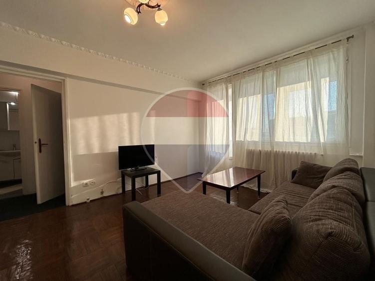 Apartament cu 2 camere semidecomandat, mobilat în P-ța Muncii