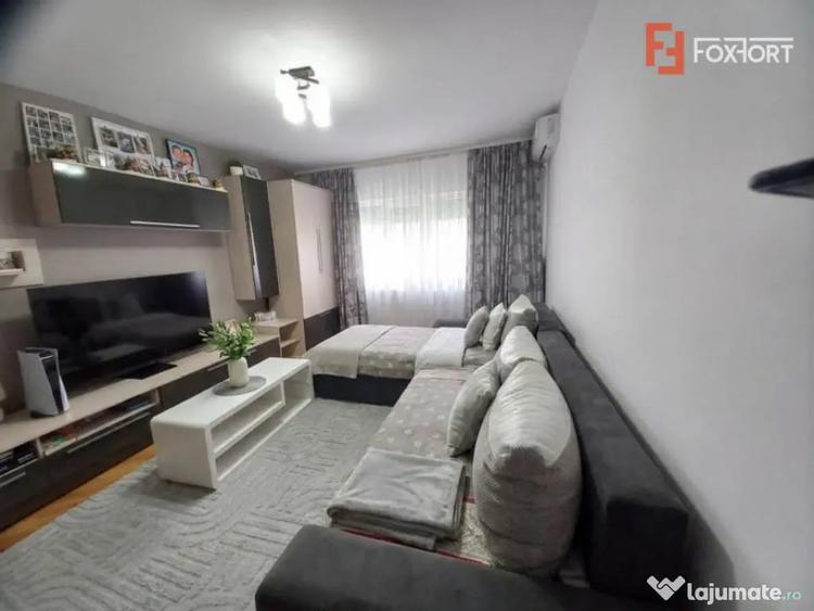 Apartament cu 3 camere decomandat în Lipovei