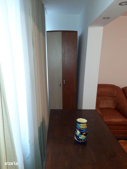 Apartament cu 3 camere decomandat, mobilat în Berceni