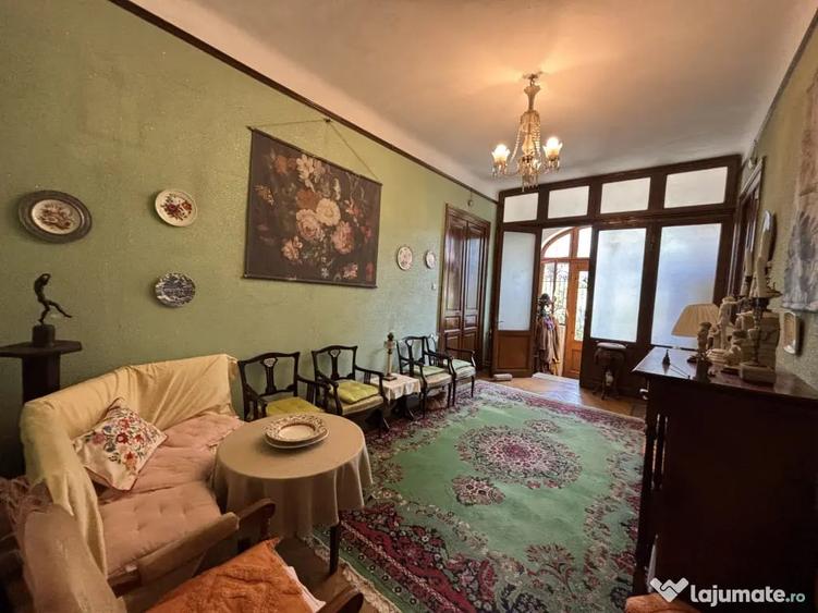 Casă cu 7 camere cu Teren 1030 Mp în Foișorul de Foc
