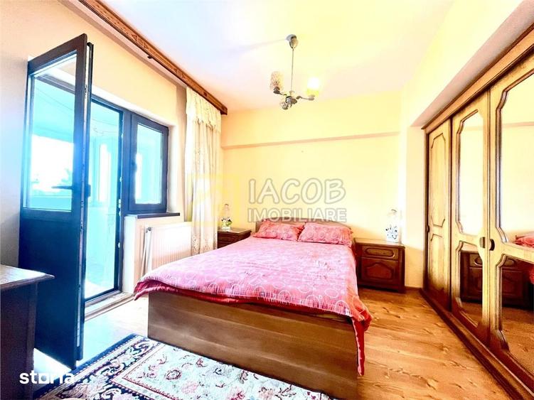 Apartament cu 3 camere decomandat în Central