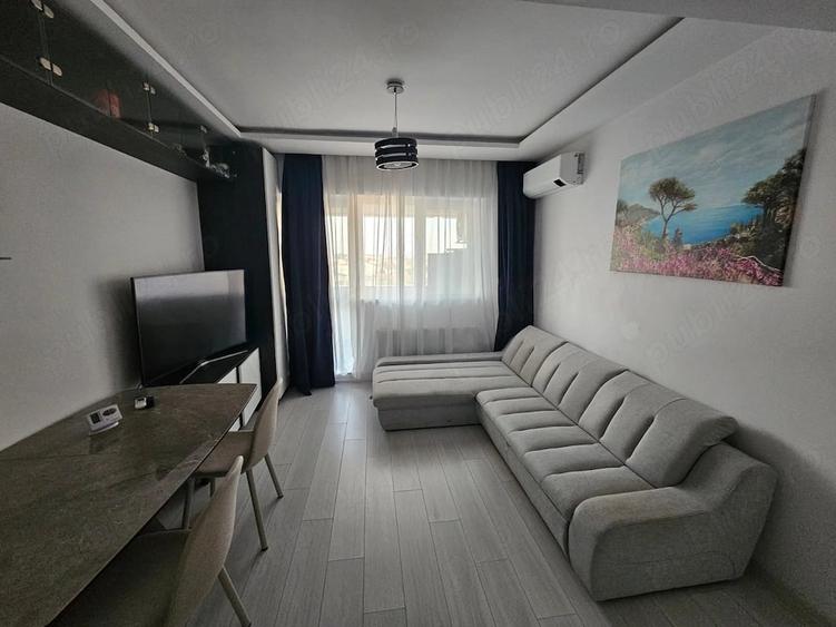 Apartament cu 3 camere decomandat în Exterior Vest