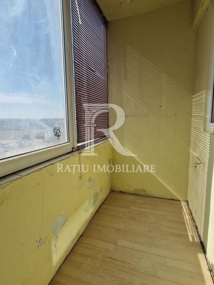 Apartament cu 3 camere decomandat, mobilat în Nufărul