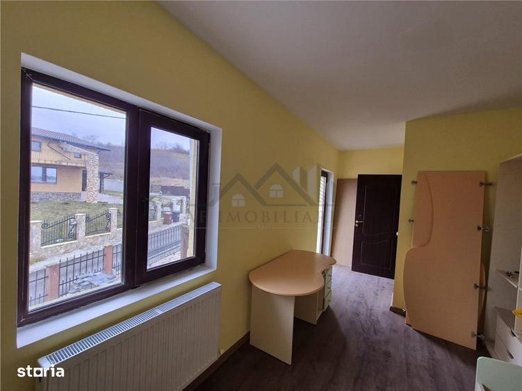 Casă cu 5 camere cu Teren 464 Mp în Bucium