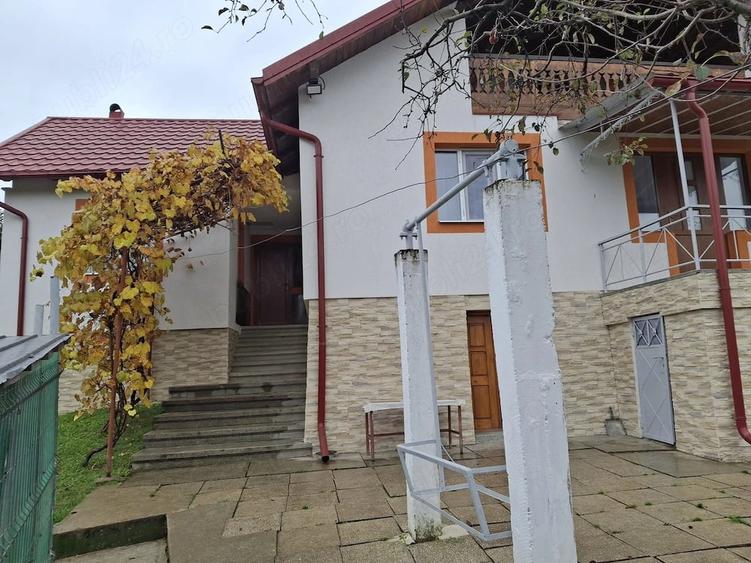 Casă cu 5 camere cu Teren 1200 Mp în Central