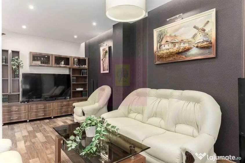 Casă cu 7 camere cu Teren 510 Mp în Lacul Tei