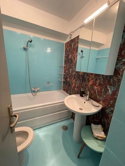 Apartament cu 4 camere decomandat, mobilat în P-ța Romană