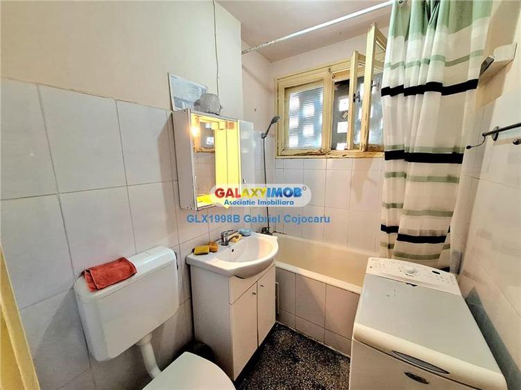 Apartament cu 3 camere semidecomandat în Baba Novac