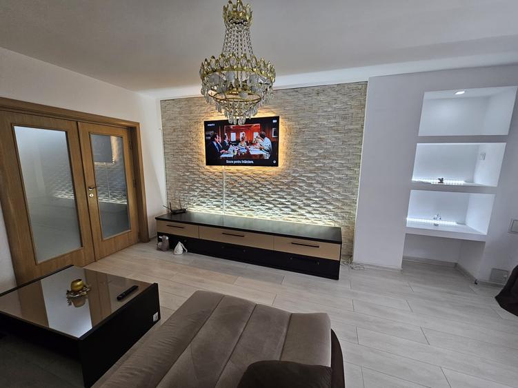 Apartament cu 3 camere decomandat în Decebal