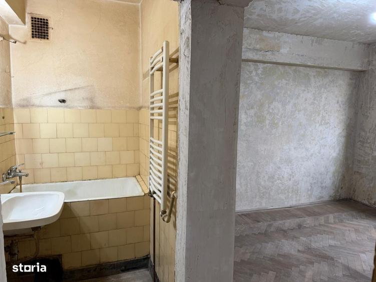 Apartament cu 3 camere semidecomandat în Domenii