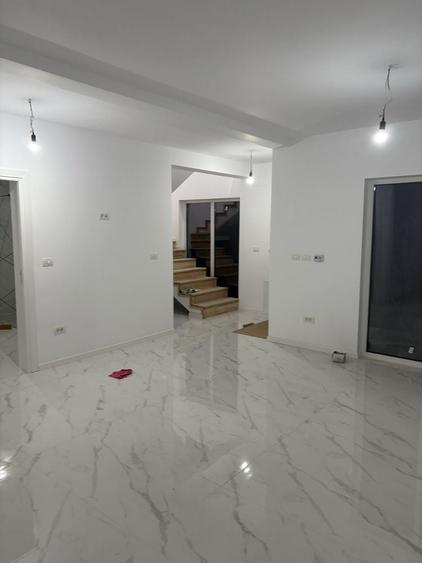 Casă cu 4 camere în Ișalnița