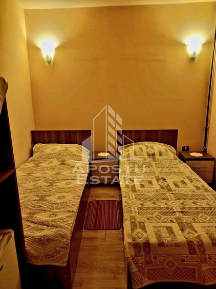 Casă individuală cu 8 camere cu Canalizare în Moneasa