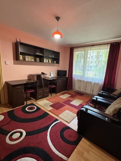 Apartament cu 2 camere semidecomandat în Calea București