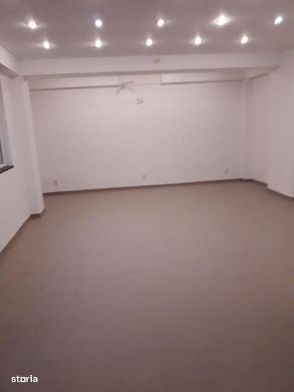 Apartament cu 2 camere decomandat în Titan