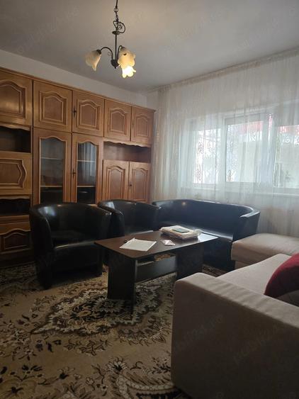 Apartament cu 3 camere semidecomandat în Medicină