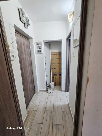Garsonieră semidecomandată, mobilată în