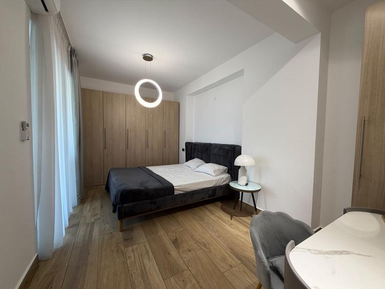 Apartament cu 3 camere semidecomandat în Domenii