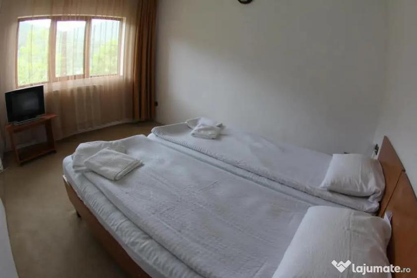 Casă cu 10 camere în Varlaam