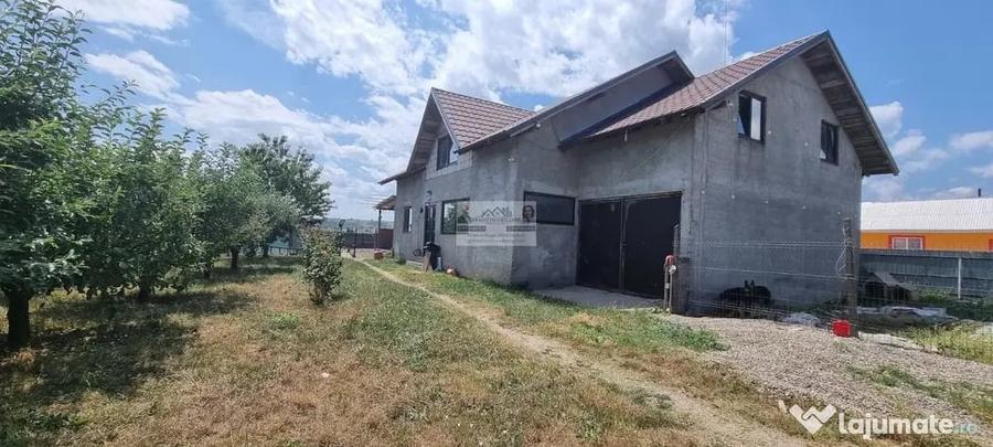 Casă cu 5 camere cu Teren 1159 Mp în Central