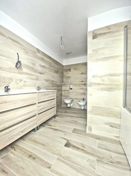 Apartament cu 4 camere decomandat în Mamaia-Sat