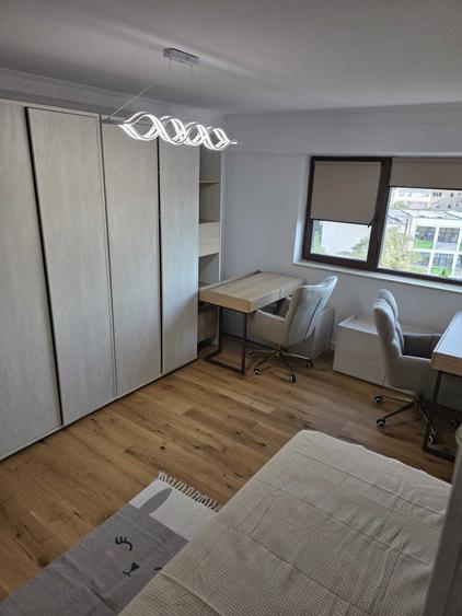 Apartament cu 4 camere decomandat în Central