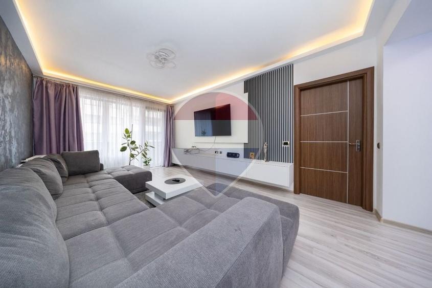 Apartament cu 2 camere decomandat în Tractorul