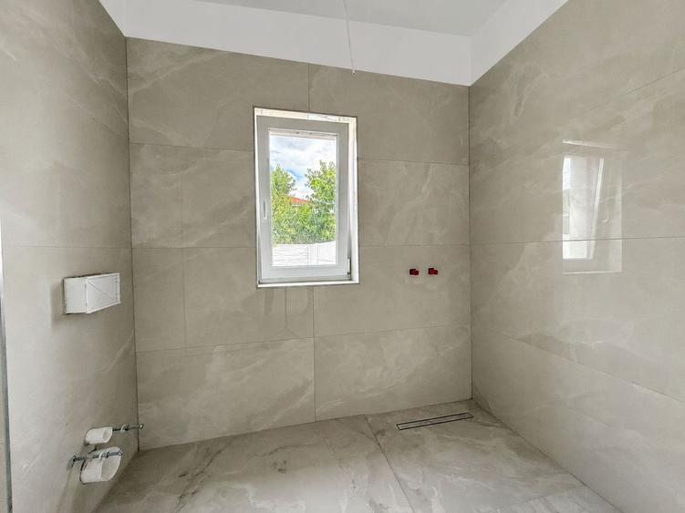 Duplex cu 4 camere cu Canalizare în Ghiroda