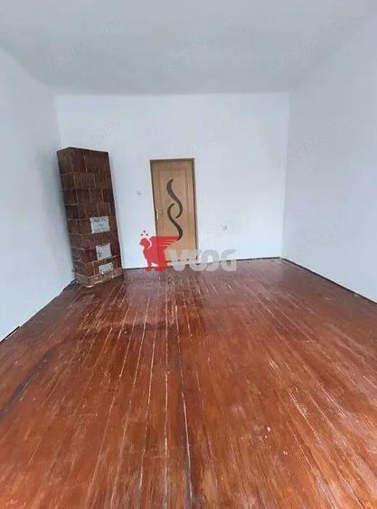 Casă cu 4 camere în Bălcescu