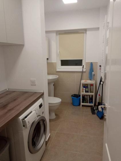 Apartament cu 3 camere decomandat în Calea Victoriei