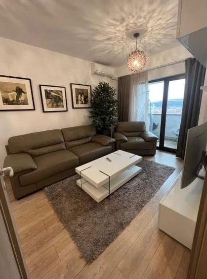 Apartament cu 3 camere decomandat în Nicolina