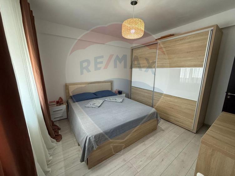 Apartament cu 3 camere semidecomandat în Pielești
