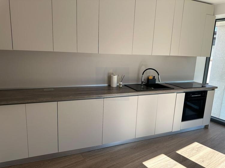 Apartament cu 4 camere semidecomandat, mobilat în Unirii