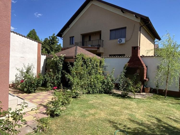 Duplex cu 3 camere cu Canalizare în Domnești