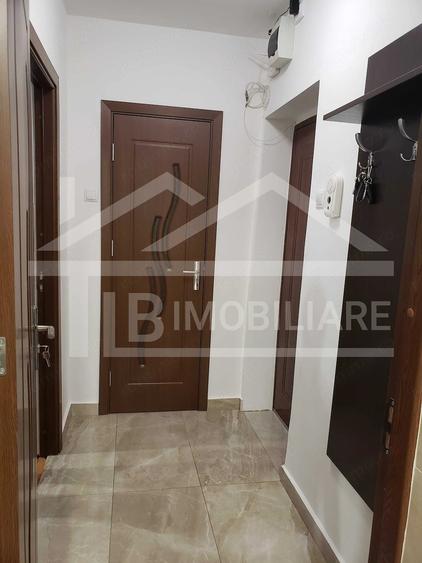 Apartament cu 3 camere decomandat în Cornișa