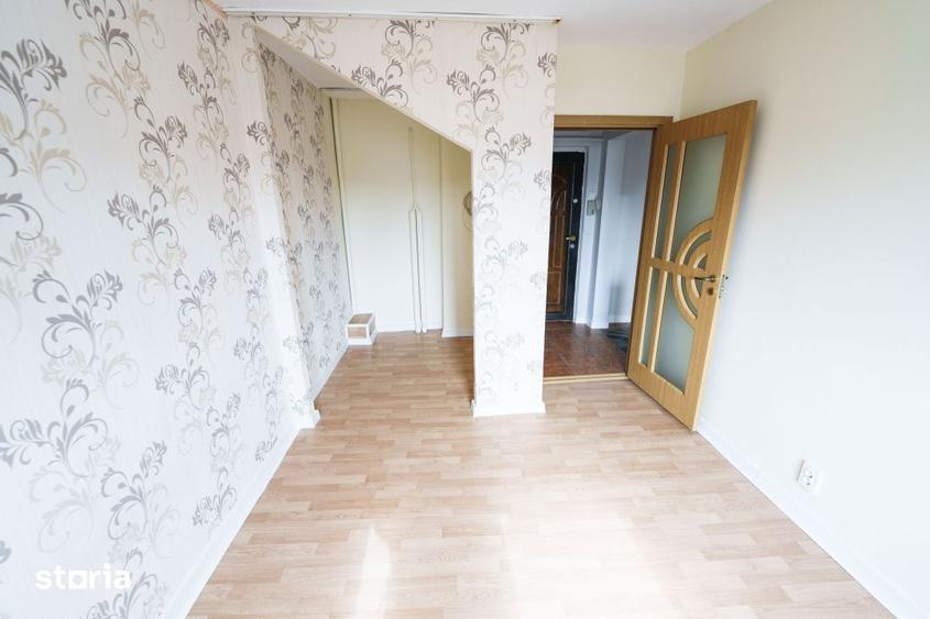 Apartament cu 4 camere decomandat, mobilat în Craiovița Nouă