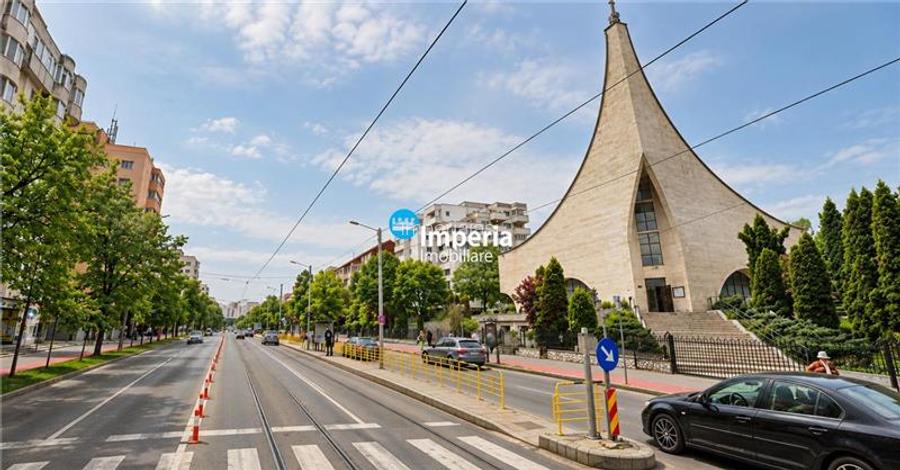 Investitie! Spatiu zona Nicolina Biserica Catolica la Blv.