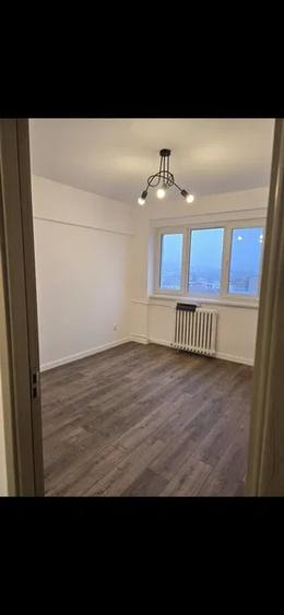 Apartament cu 3 camere decomandat în Titulescu