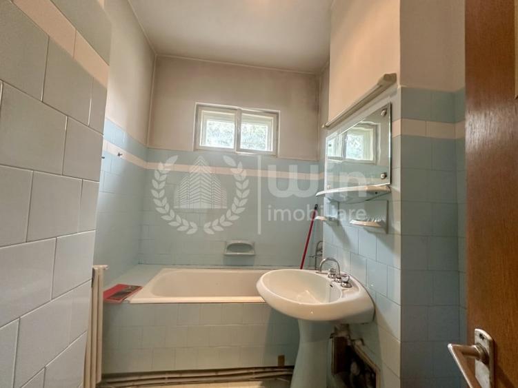 Apartament cu 4 camere decomandat în Central