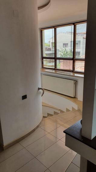 Apartament cu 3 camere în Aviatorilor